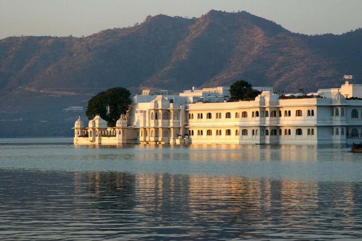 Day 05: Mount Abu - Udaipur (≈ 165-170 km / 3-4 hrs)