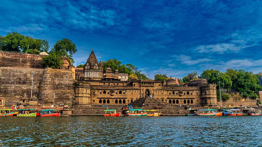 Day 03 : Omkareshwar - Maheshwar - Indore (Approx. 160 kms / 4-5 hrs)