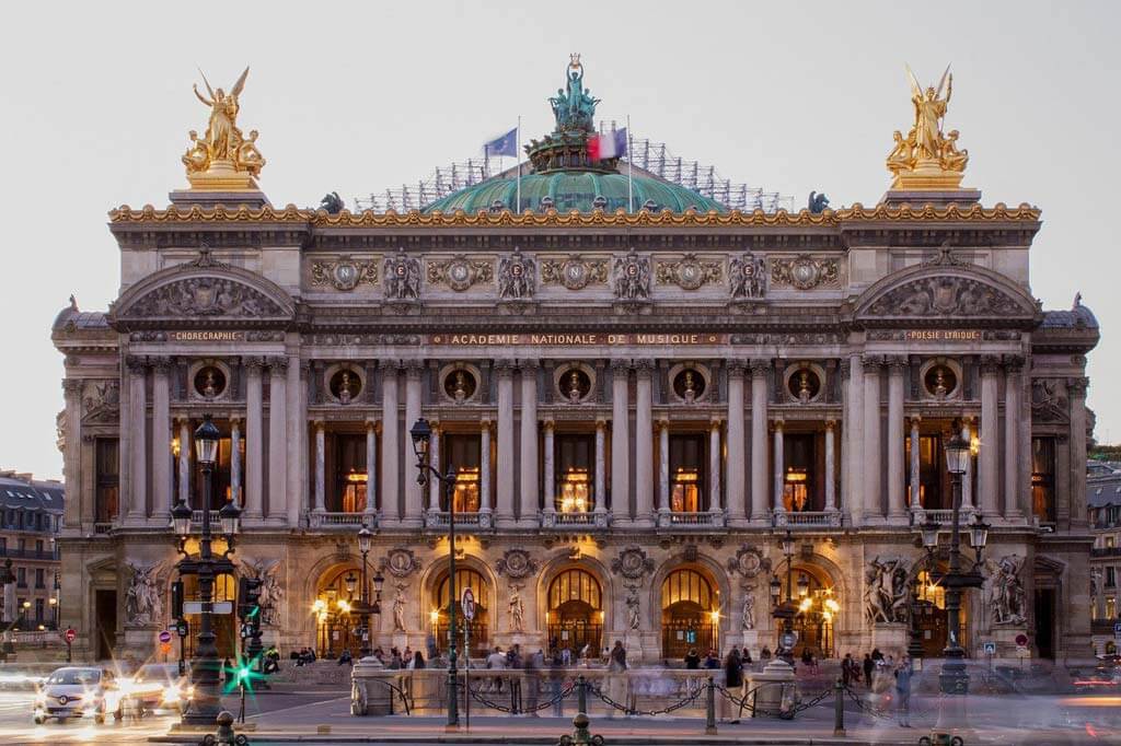 Day :4 Experience a guided city tour of Paris
