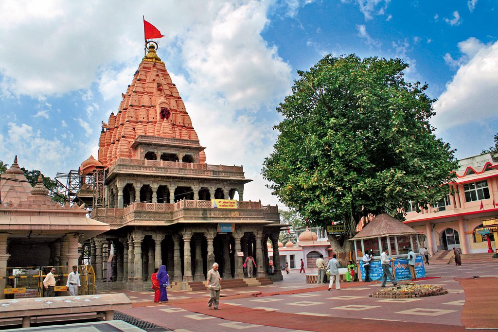 Day 01 : Arrive Indore - Ujjain (55 kms / 1-1.5 hrs - One Way)