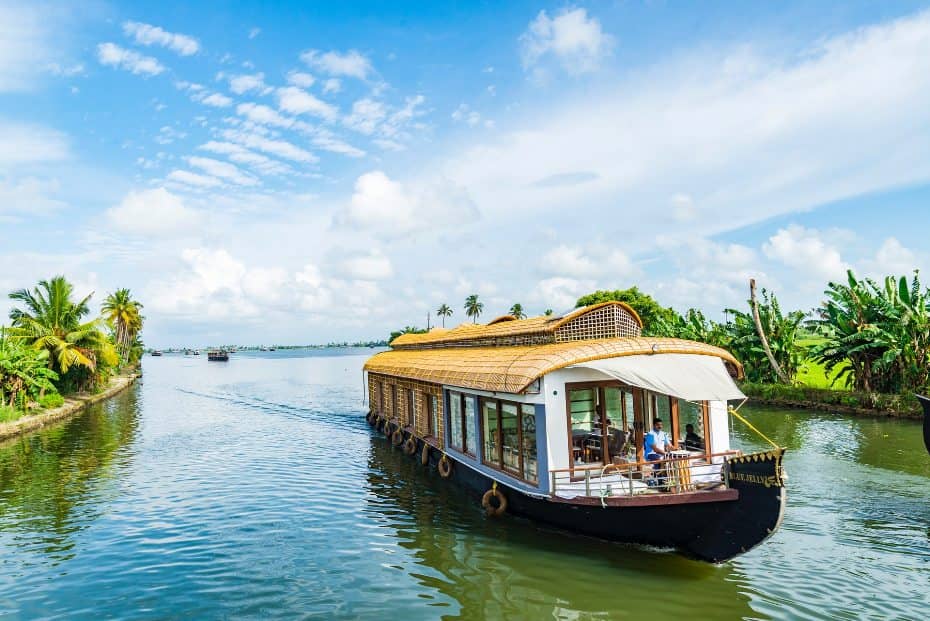 Day 04 : Thekkady - Alleppey (Approx. 150 kms / 4-5 hrs)