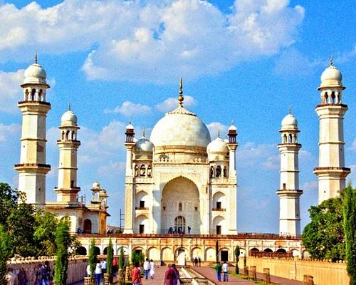 Day 03: Aurangabad - Bibi Ka Maqbara - Departure (≈ 6 km / 20 min one way)