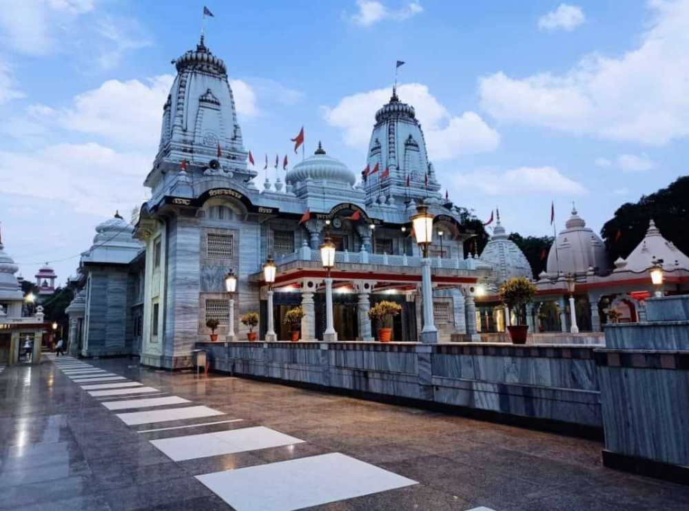 Day 06: Varanasi - Gorakhpur - Lumbini (~380 km / 8-9 hrs )