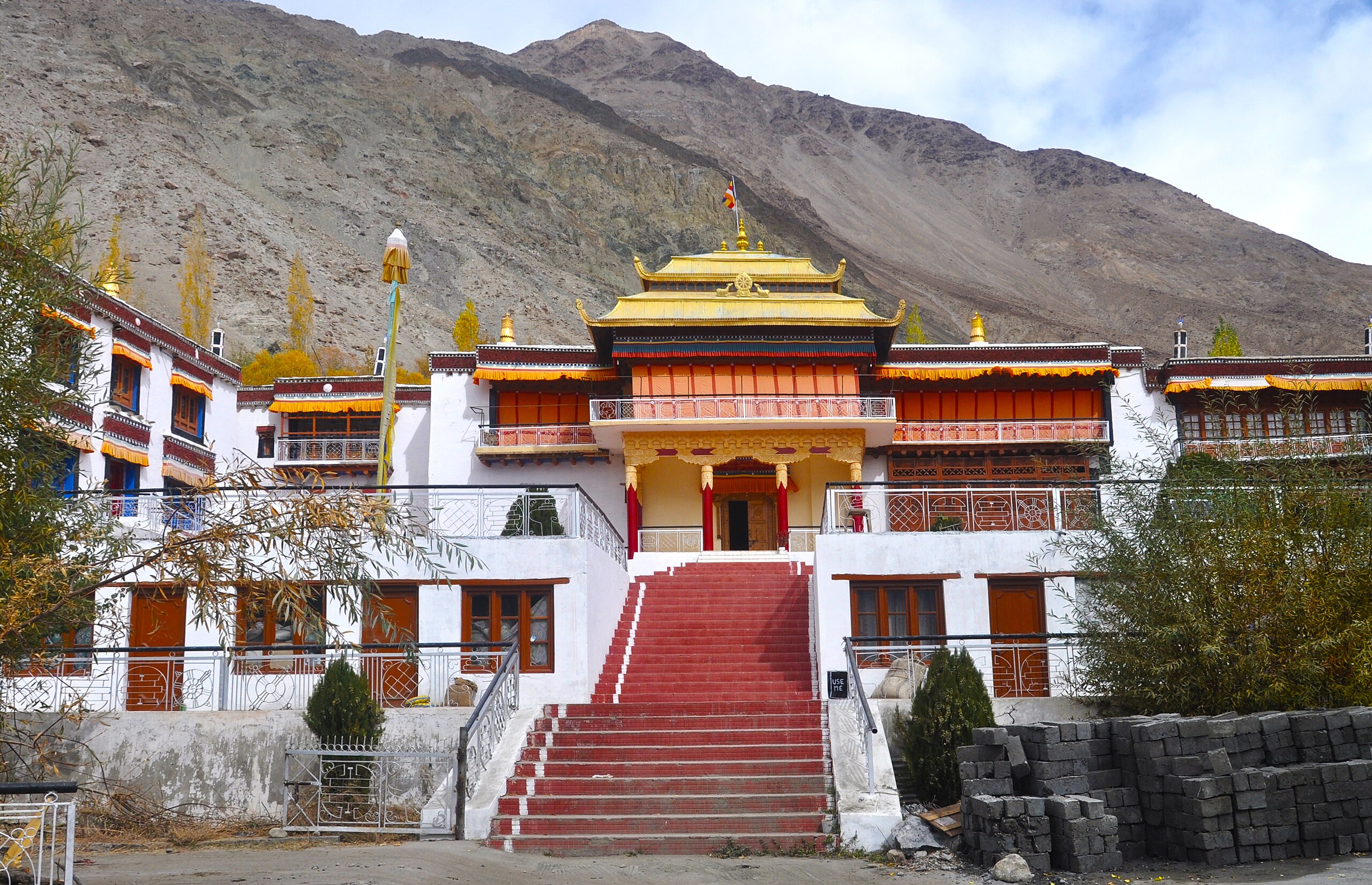 Day 5: Leh → Lamayuru → Alchi → Uleytokpo → Leh (≈ 120-130 km / one way)