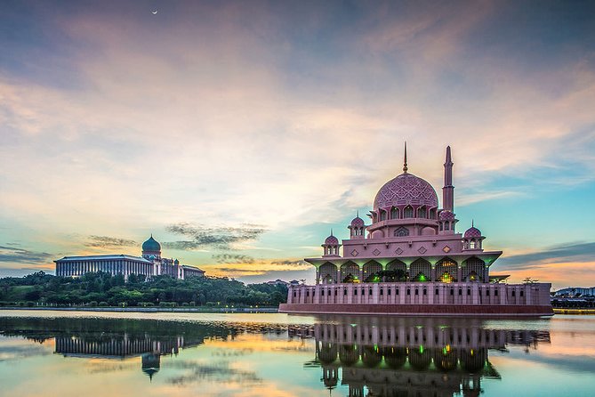 Day 08:Kuala Lumpur  City tour + Putra jaya Orientation tour (B,L)