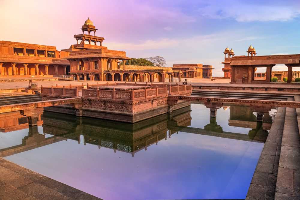 Day 04: Agra - Fatehpur Sikri - Jaipur (≈ 265 km / 5-6 hrs)