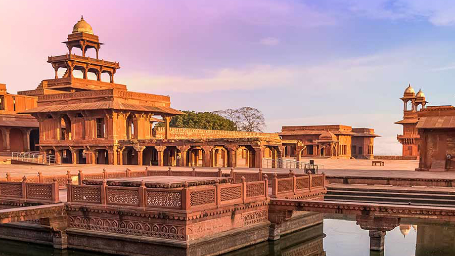 Day 3 : Agra - Fatehpur Sikri - Jaipur  (236 kms / 4-5 hrs)