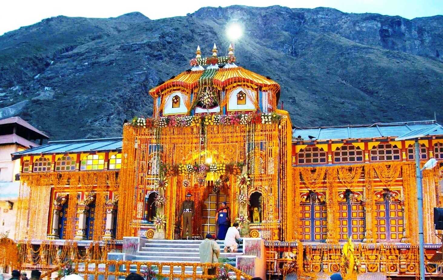 DAY 05: Sitapur â€“ Badrinath / Govindghat (Approx. 230 km / 8â€“9 hrs)