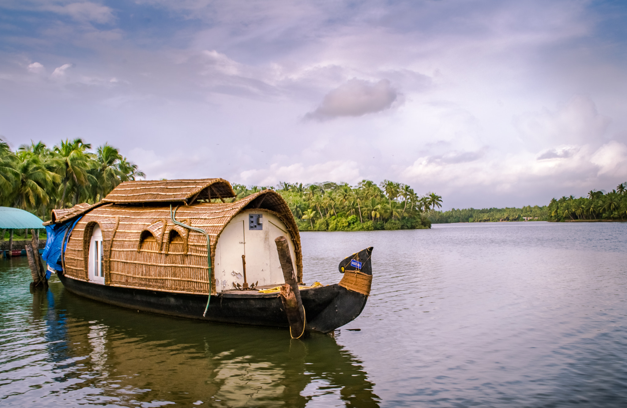 Day 03: Munnar → Alleppey (Houseboat) (Approx. 130 km / 3-4 hrs)