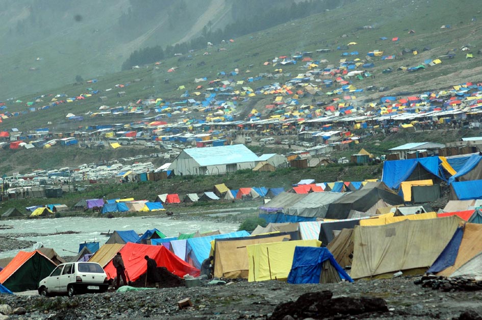 DAY 01 : Hyderabad â€“ Srinagar