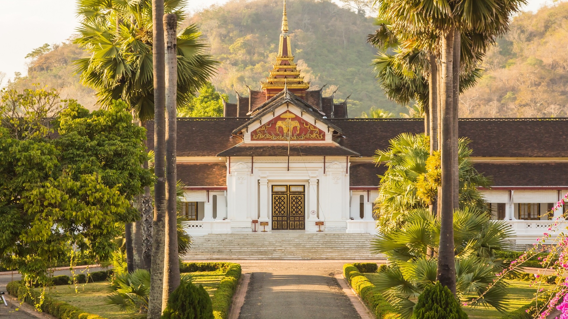 DAY 03 : 	ALM Giving-Luang Prabang-Vang vieng