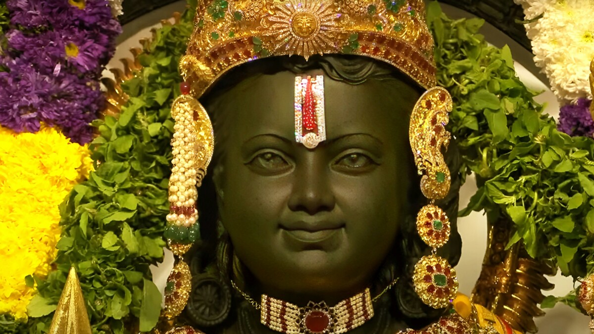 Day 12: Naimisharanyam - Ayodhya - Varanasi (~280 km / 7-8 hrs)