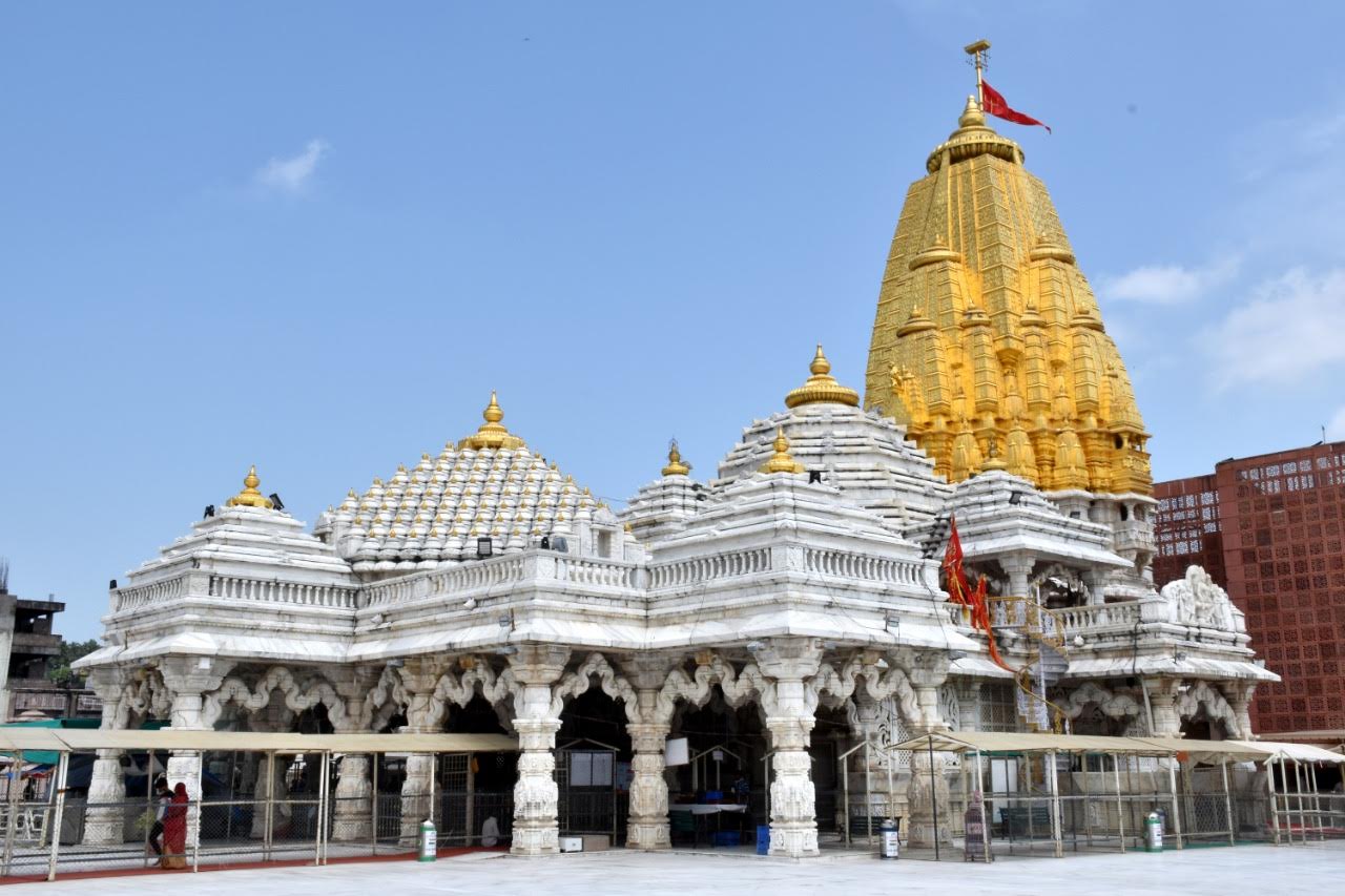 Day 03 : Ahmedabad - Ambaji - Mount Abu (Approx. 225 - 235 kms / 5 - 6 hrs)