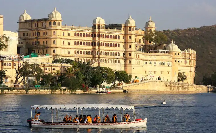 Day 06: Udaipur - City Sightseeing (≈ 15 km)
